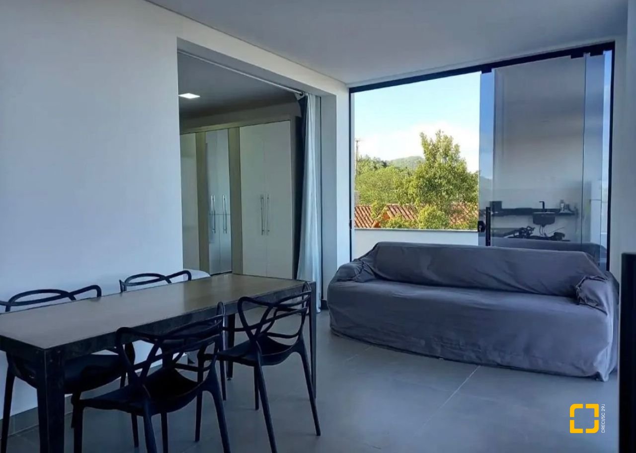 Casa com 430m², 10 quartos (sendo 6 suítes), 5 garagens, no bairro Rio Tavares em Florianópolis