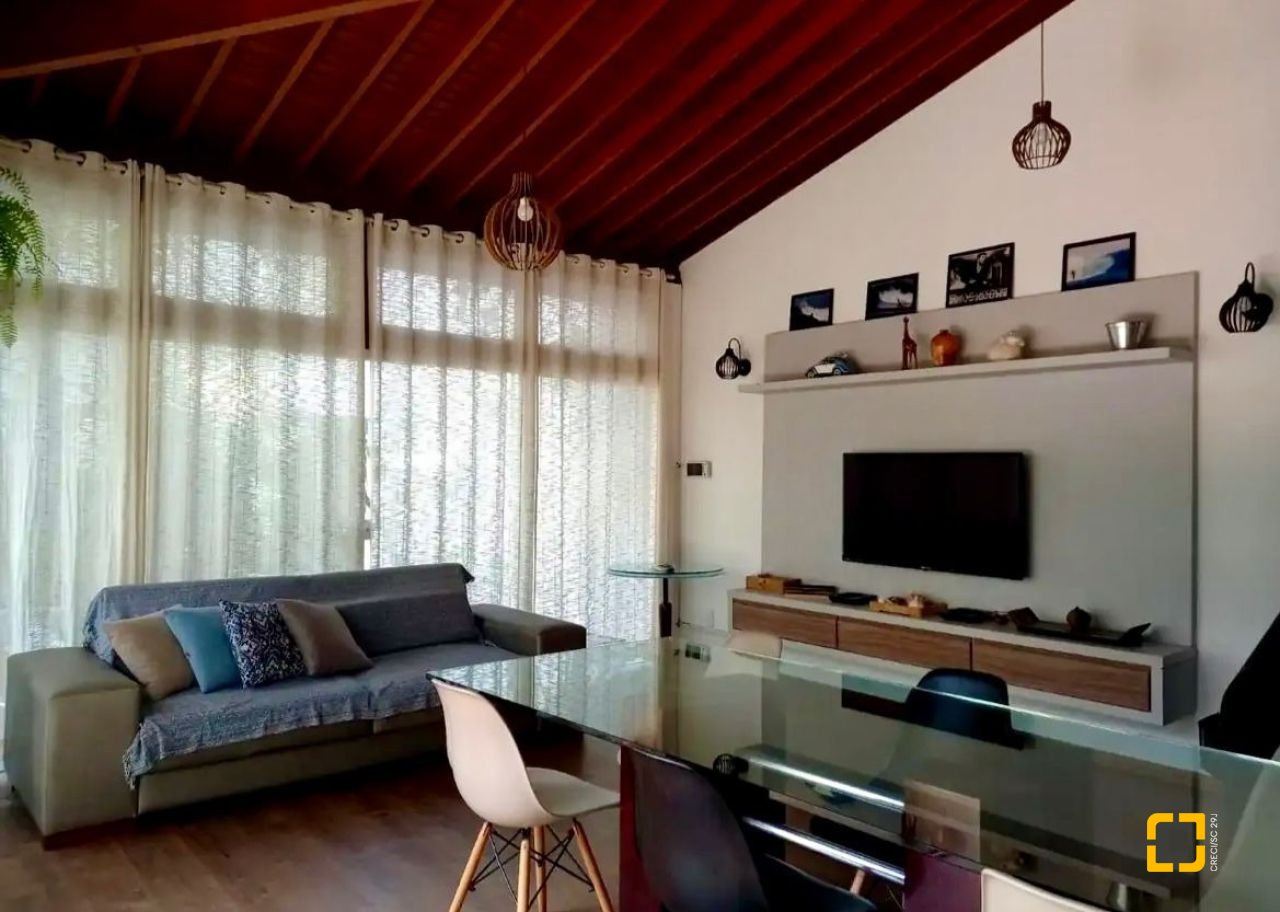 Casa com 430m², 10 quartos (sendo 6 suítes), 5 garagens, no bairro Rio Tavares em Florianópolis