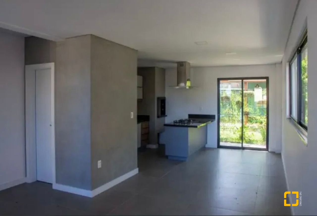 Casa com 430m², 10 quartos (sendo 6 suítes), 5 garagens, no bairro Rio Tavares em Florianópolis