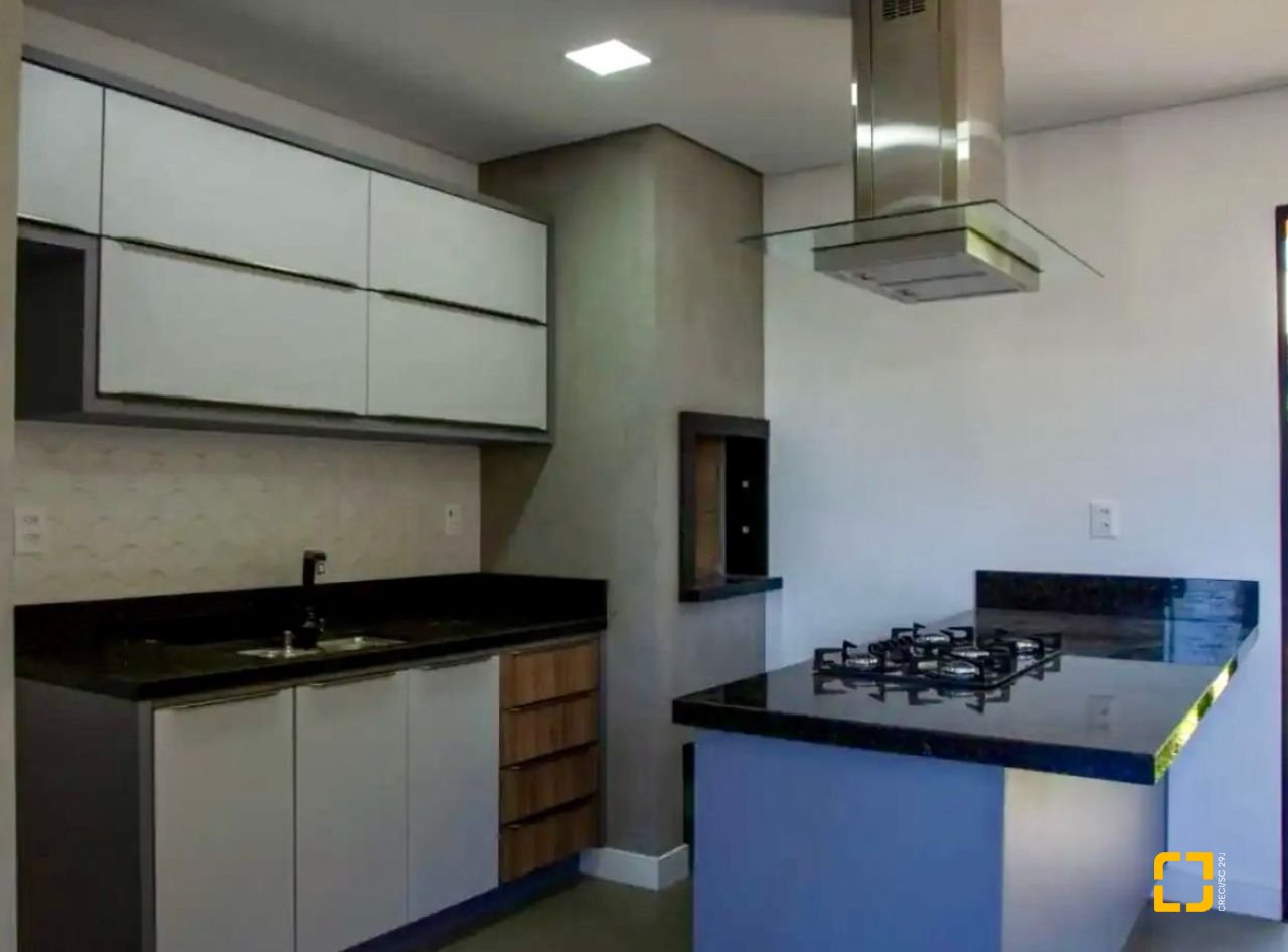 Casa com 430m², 10 quartos (sendo 6 suítes), 5 garagens, no bairro Rio Tavares em Florianópolis