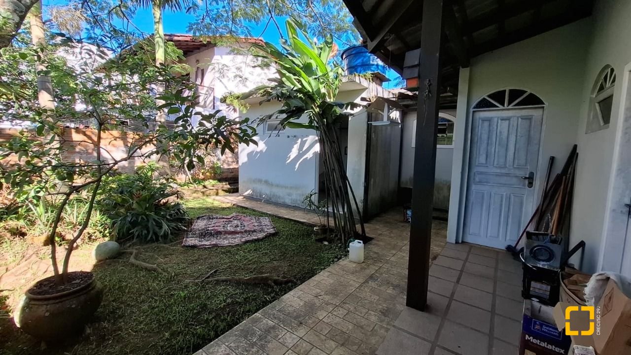 Casa com 138m², 2 quartos, no bairro Centro em Palhoça