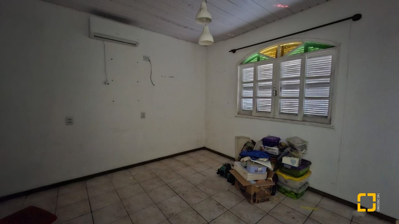 Casa com 138m², 2 quartos, no bairro Centro em Palhoça