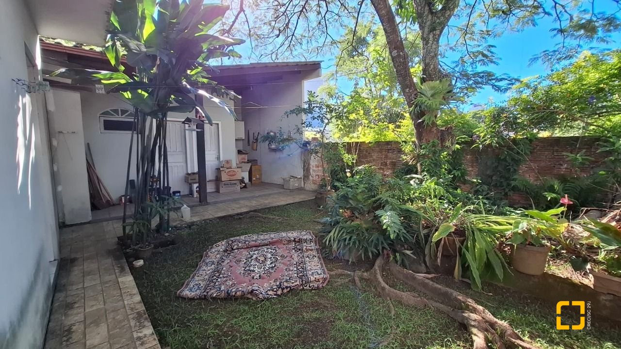 Casa com 138m², 2 quartos, no bairro Centro em Palhoça