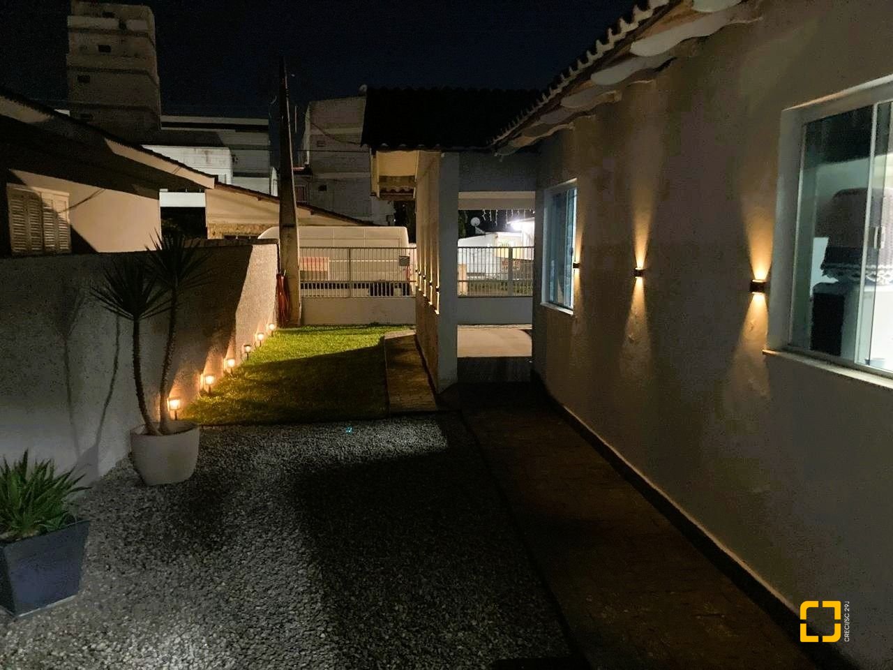 Casa com 224m², 3 quartos (sendo 1 suíte), 2 garagens, no bairro Centro em Palhoça
