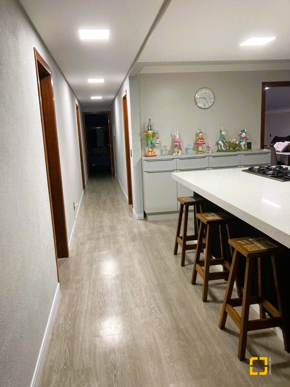 Casa com 224m², 3 quartos (sendo 1 suíte), 2 garagens, no bairro Centro em Palhoça