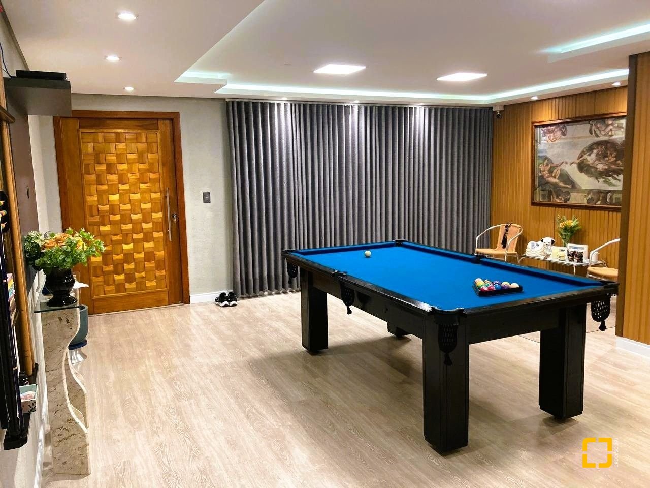 Casa com 224m², 3 quartos (sendo 1 suíte), 2 garagens, no bairro Centro em Palhoça