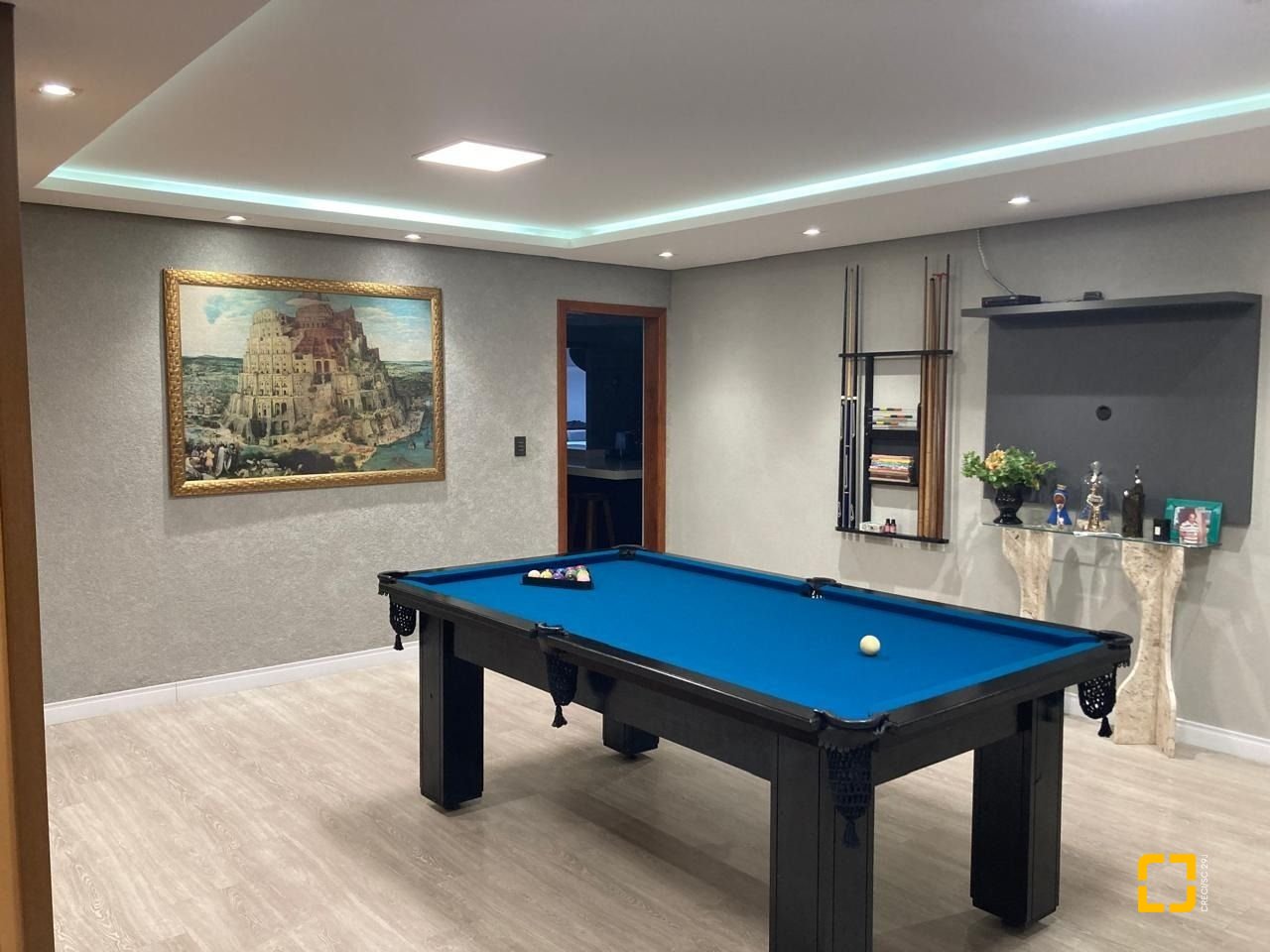 Casa com 224m², 3 quartos (sendo 1 suíte), 2 garagens, no bairro Centro em Palhoça