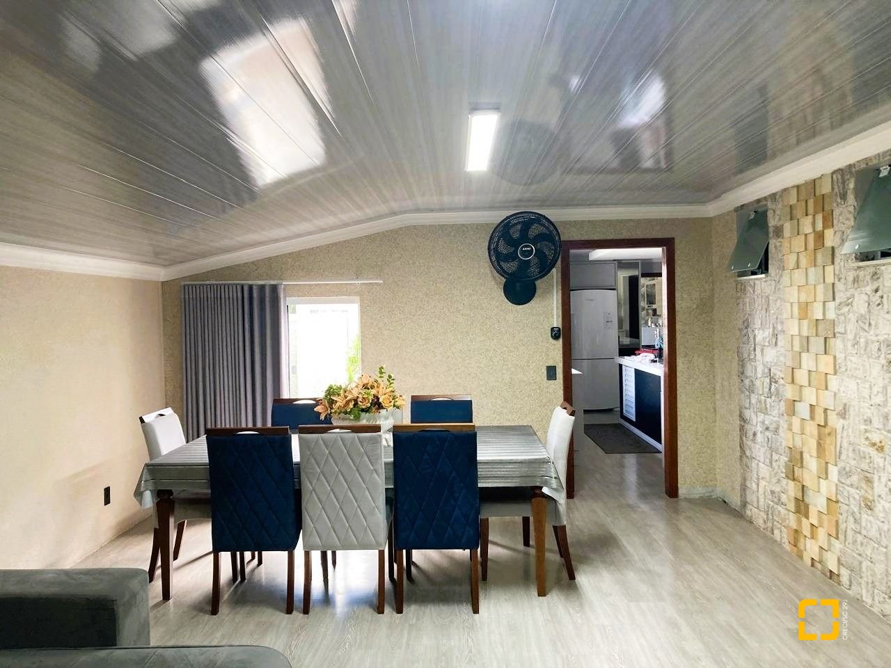 Casa com 224m², 3 quartos (sendo 1 suíte), 2 garagens, no bairro Centro em Palhoça