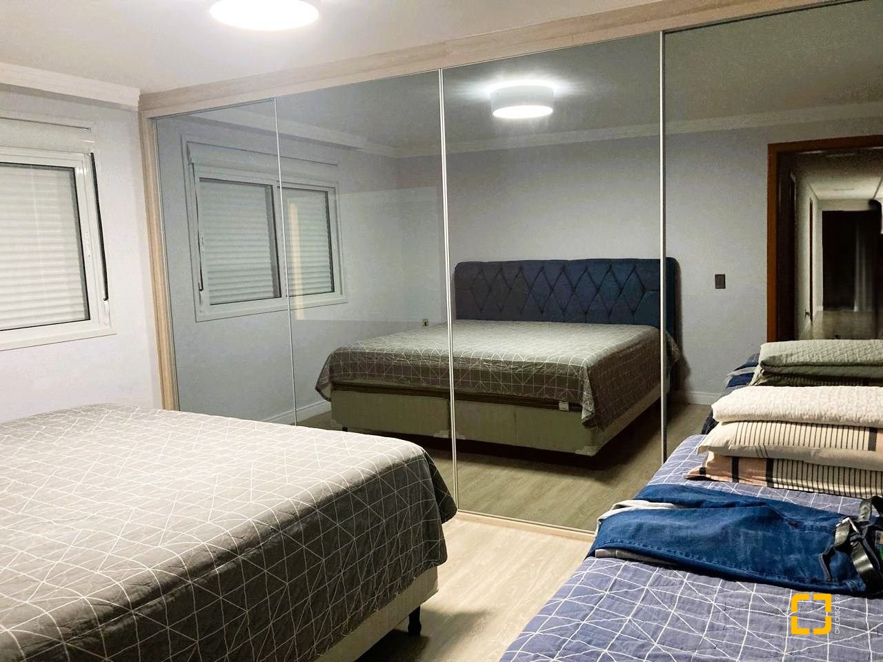 Casa com 224m², 3 quartos (sendo 1 suíte), 2 garagens, no bairro Centro em Palhoça