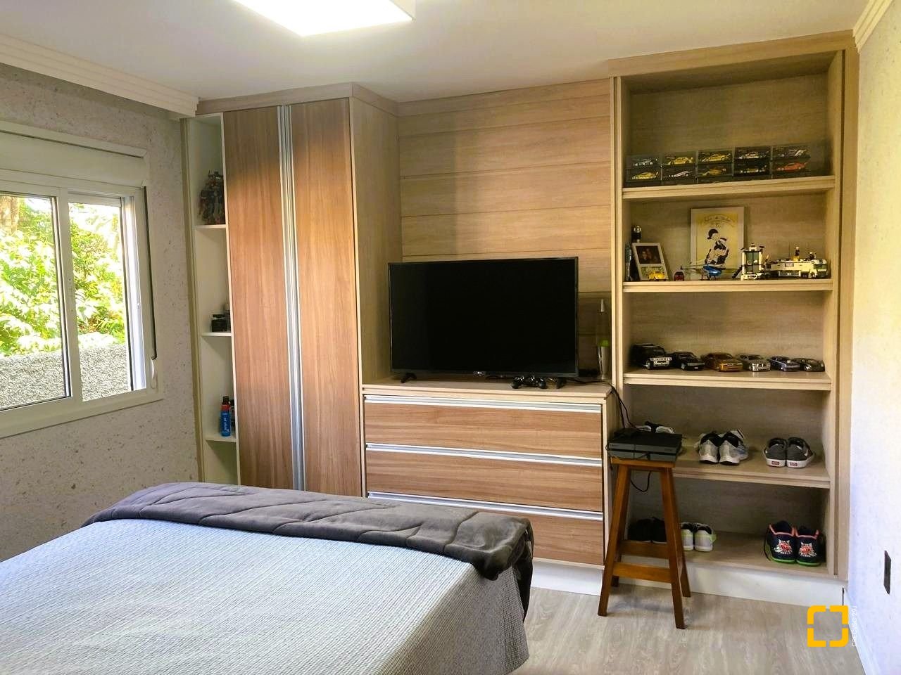 Casa com 224m², 3 quartos (sendo 1 suíte), 2 garagens, no bairro Centro em Palhoça