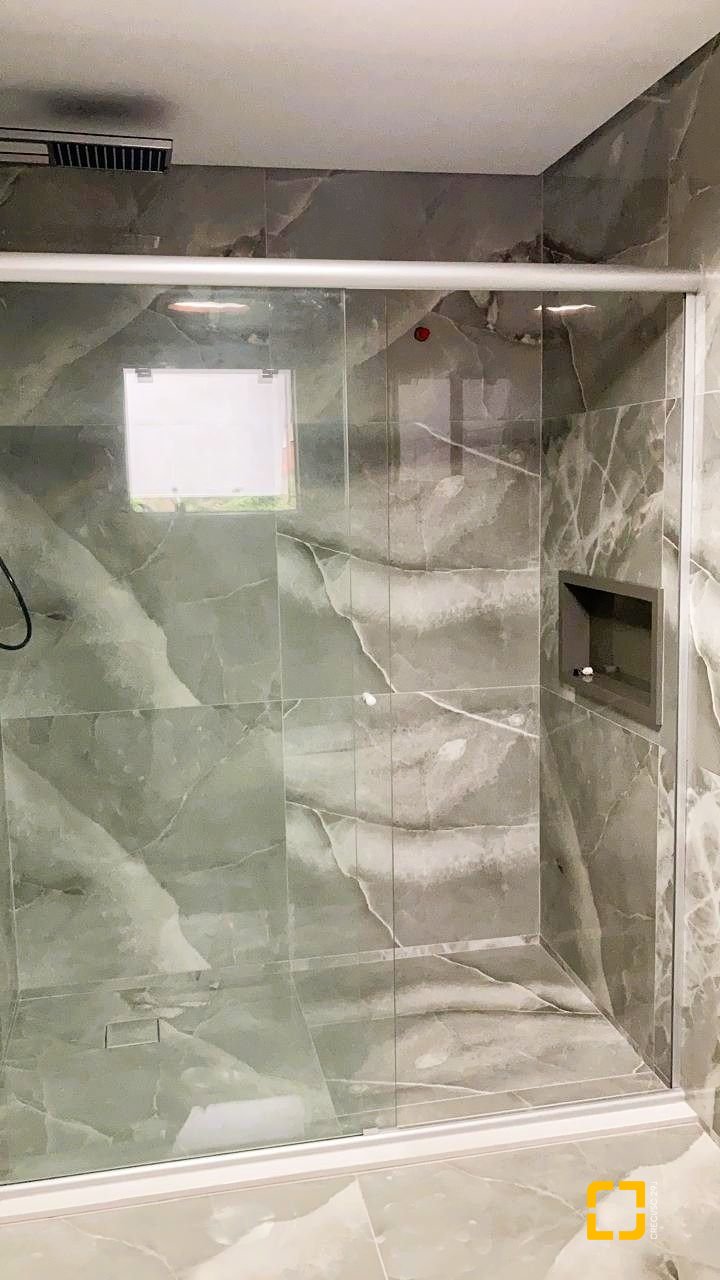 Casa com 224m², 3 quartos (sendo 1 suíte), 2 garagens, no bairro Centro em Palhoça