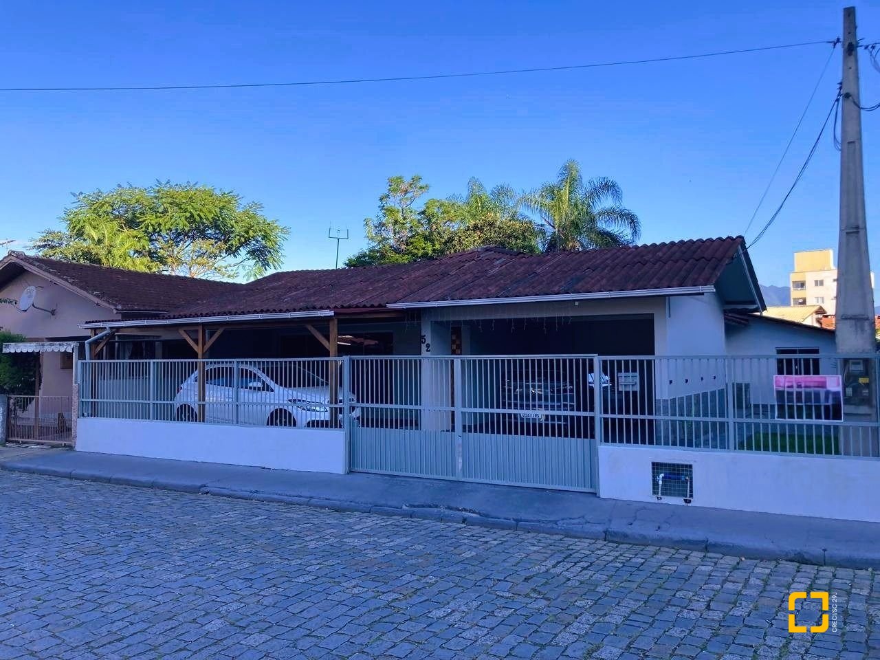 Casa com 224m², 3 quartos (sendo 1 suíte), 2 garagens, no bairro Centro em Palhoça