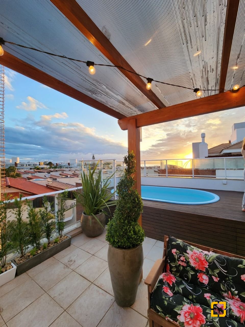 Apartamento com 145m², 3 quartos (sendo 1 suíte), 2 garagens, no bairro Cachoeira do Bom Jesus em Florianópolis