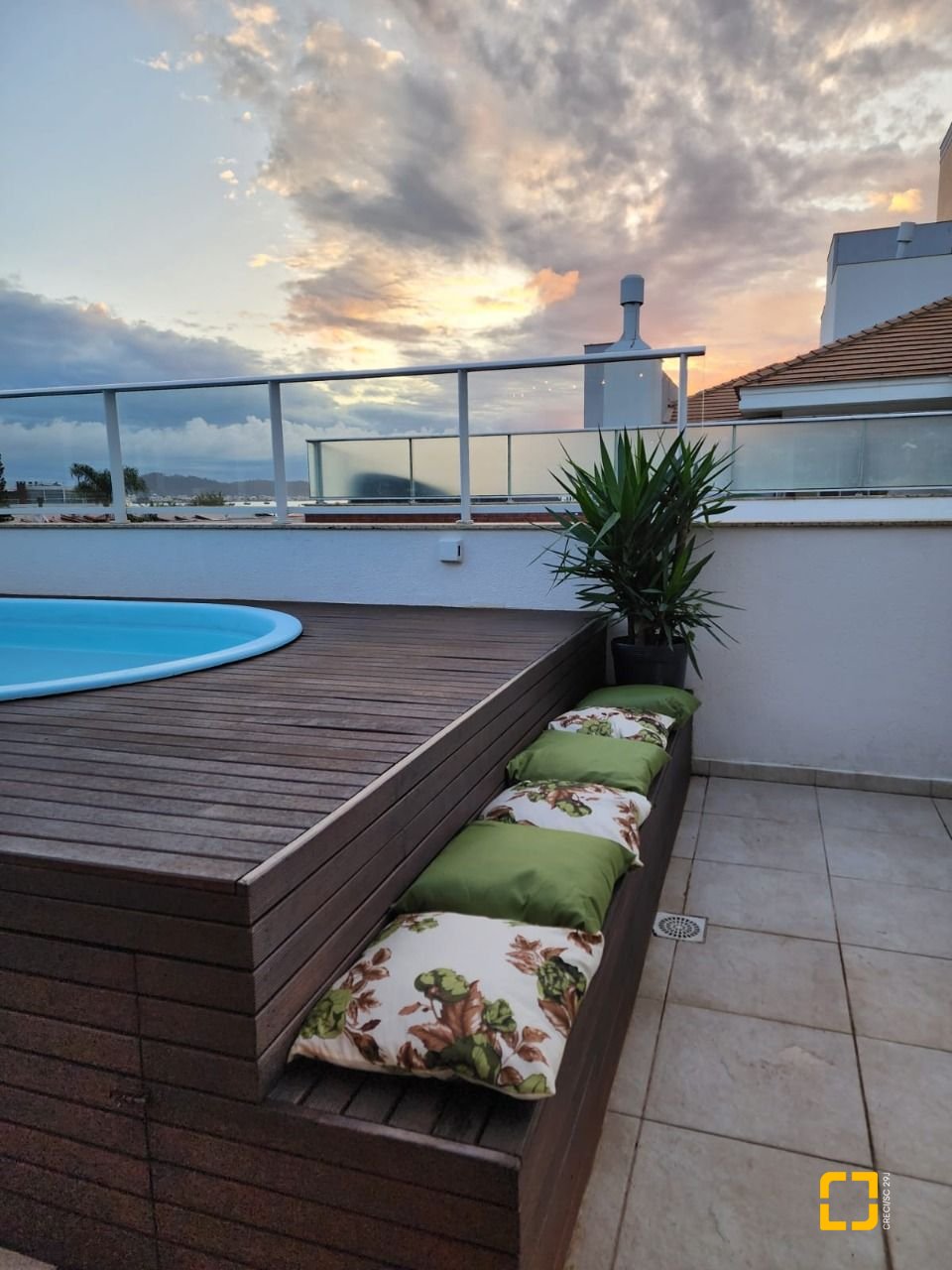 Apartamento com 145m², 3 quartos (sendo 1 suíte), 2 garagens, no bairro Cachoeira do Bom Jesus em Florianópolis