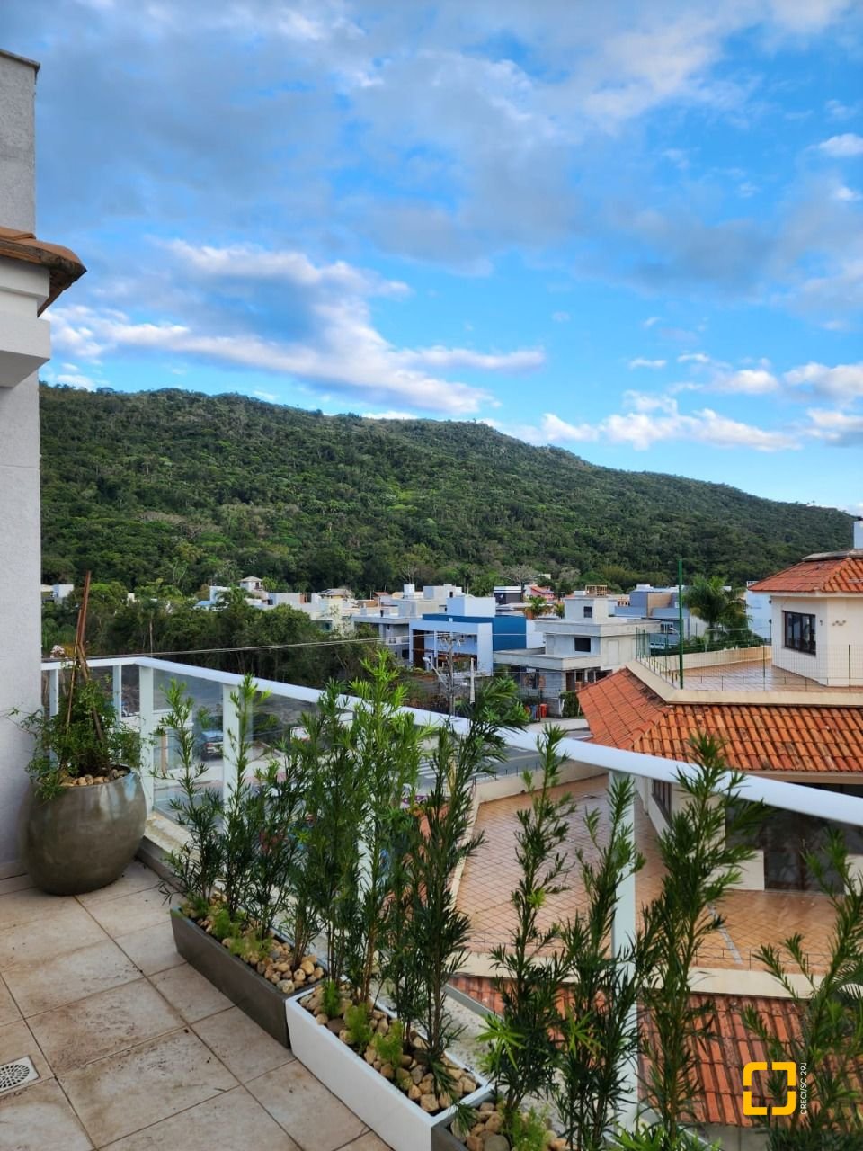 Apartamento com 145m², 3 quartos (sendo 1 suíte), 2 garagens, no bairro Cachoeira do Bom Jesus em Florianópolis
