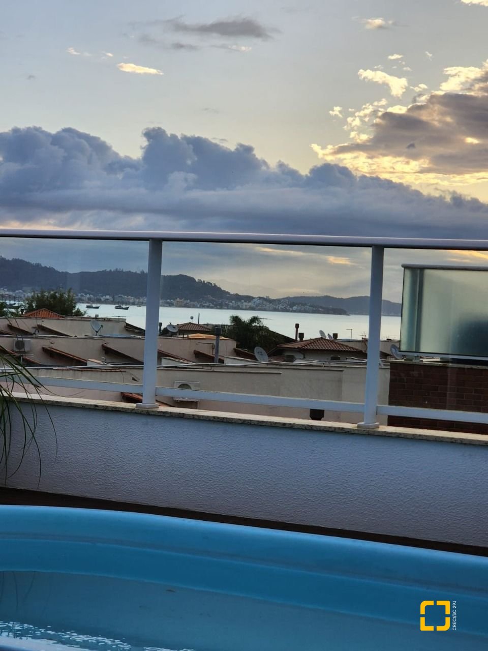 Apartamento com 145m², 3 quartos (sendo 1 suíte), 2 garagens, no bairro Cachoeira do Bom Jesus em Florianópolis