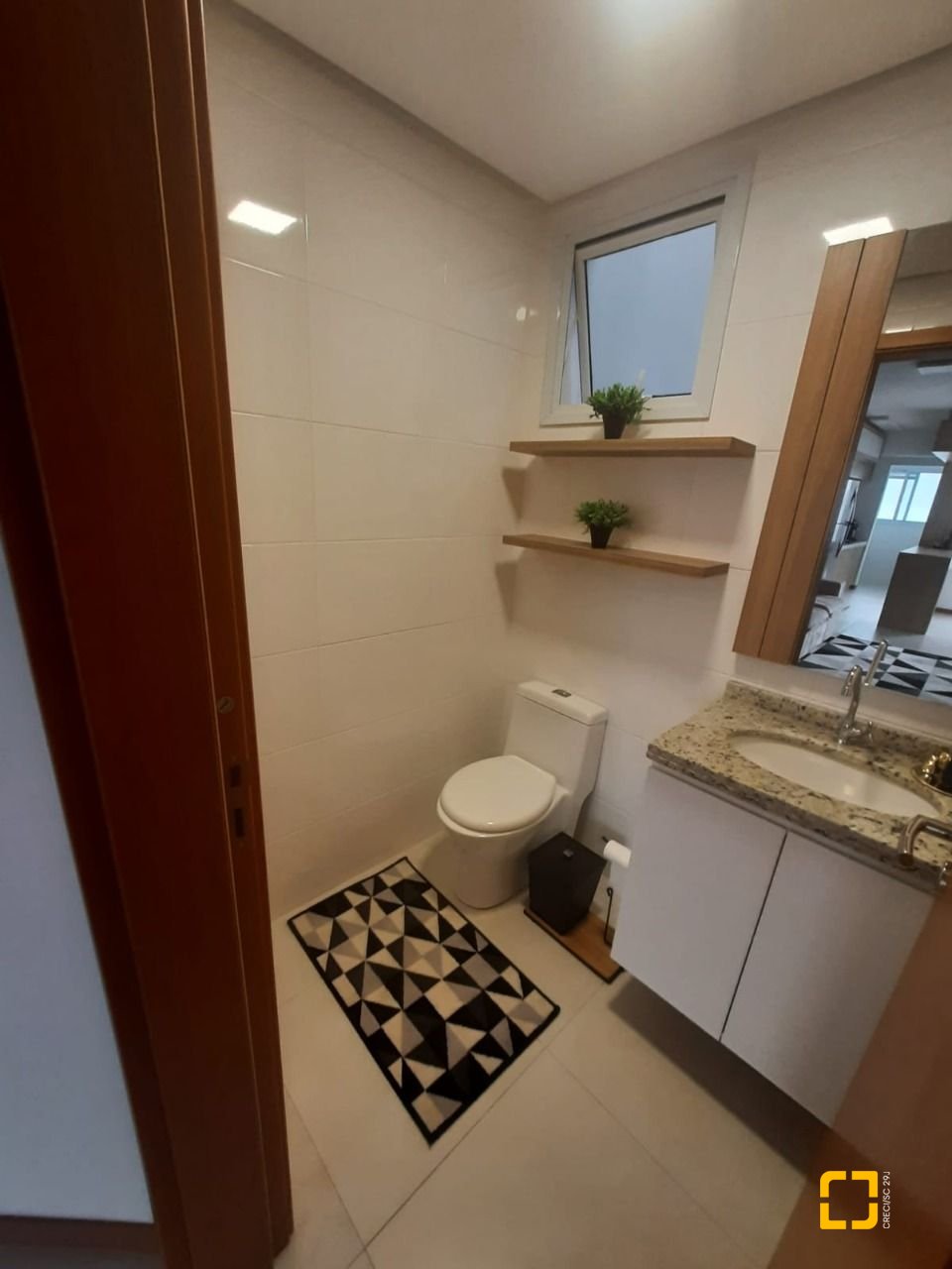 Apartamento com 145m², 3 quartos (sendo 1 suíte), 2 garagens, no bairro Cachoeira do Bom Jesus em Florianópolis