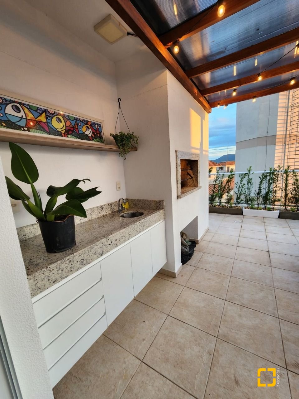 Apartamento com 145m², 3 quartos (sendo 1 suíte), 2 garagens, no bairro Cachoeira do Bom Jesus em Florianópolis