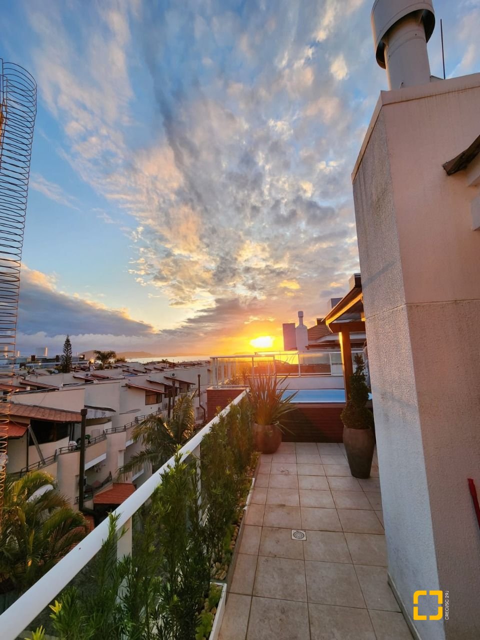 Apartamento com 145m², 3 quartos (sendo 1 suíte), 2 garagens, no bairro Cachoeira do Bom Jesus em Florianópolis