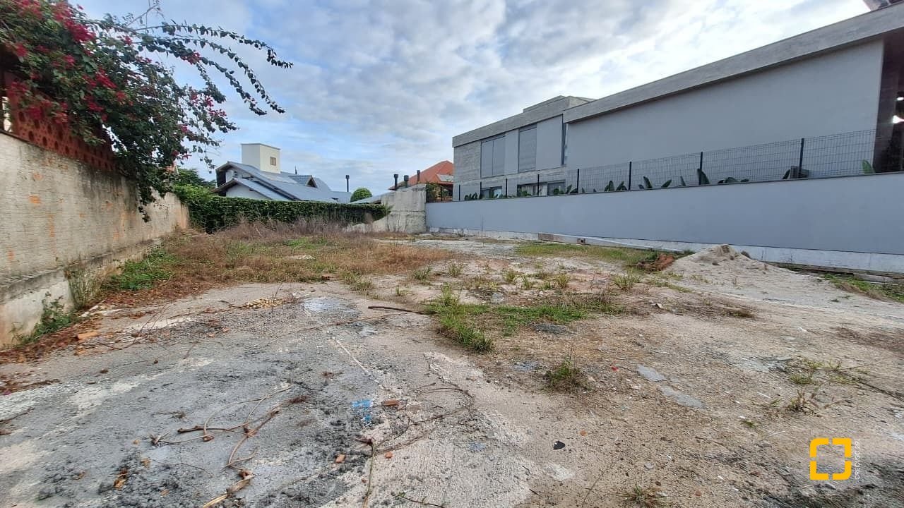 Terreno com 450m², no bairro Jurerê Internacional em Florianópolis