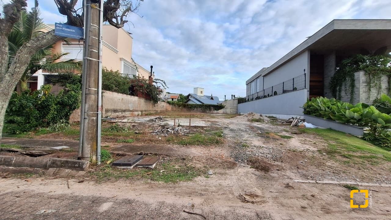 Terreno com 450m², no bairro Jurerê Internacional em Florianópolis