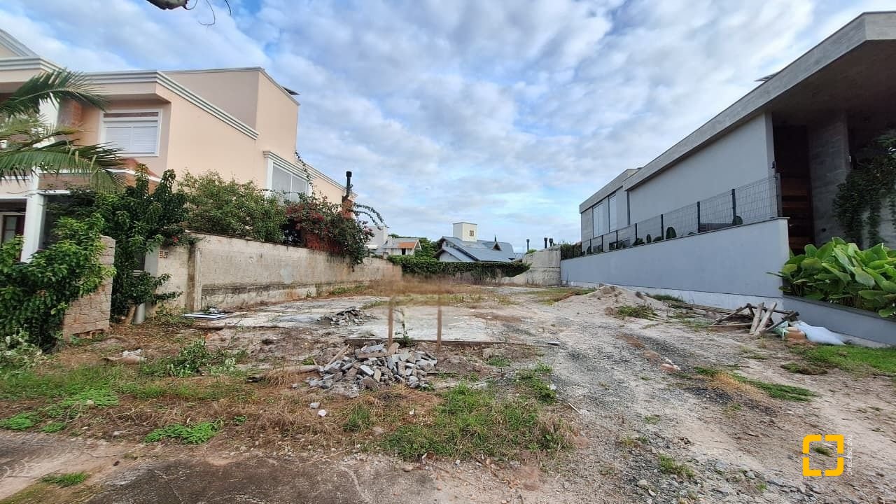Terreno com 450m², no bairro Jurerê Internacional em Florianópolis