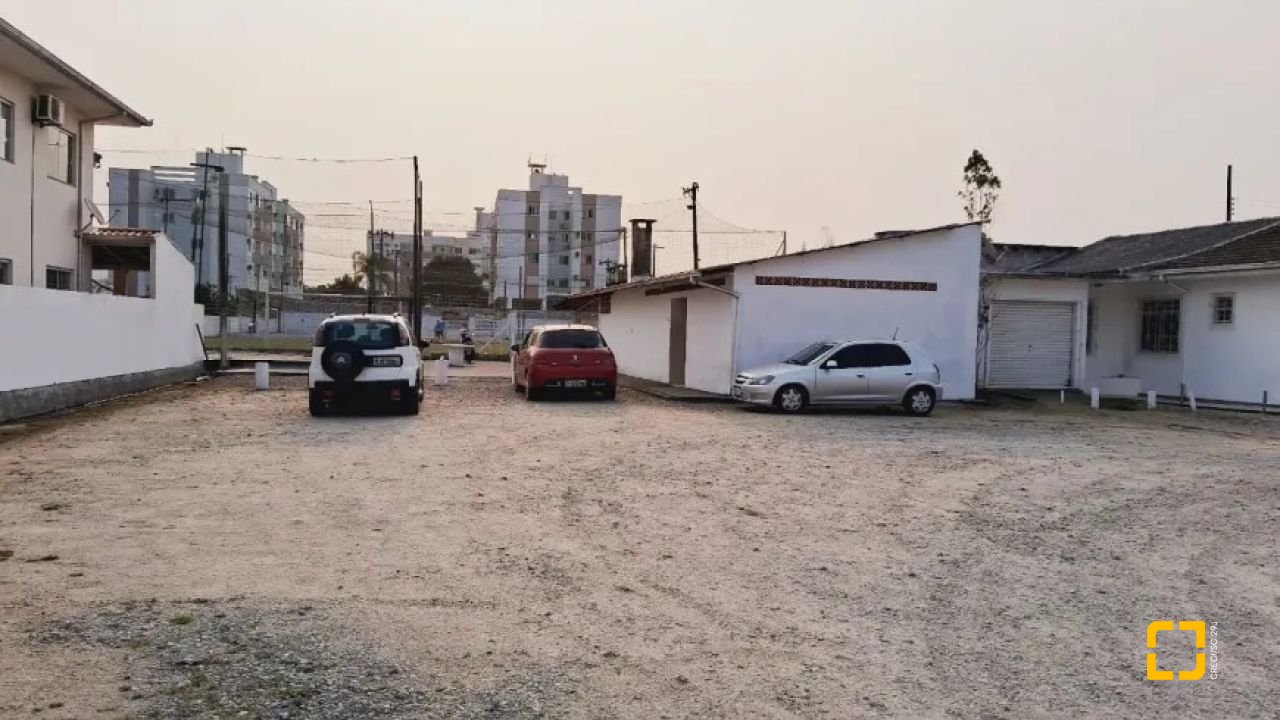 Terreno com 5275m², no bairro Forquilhas em São José