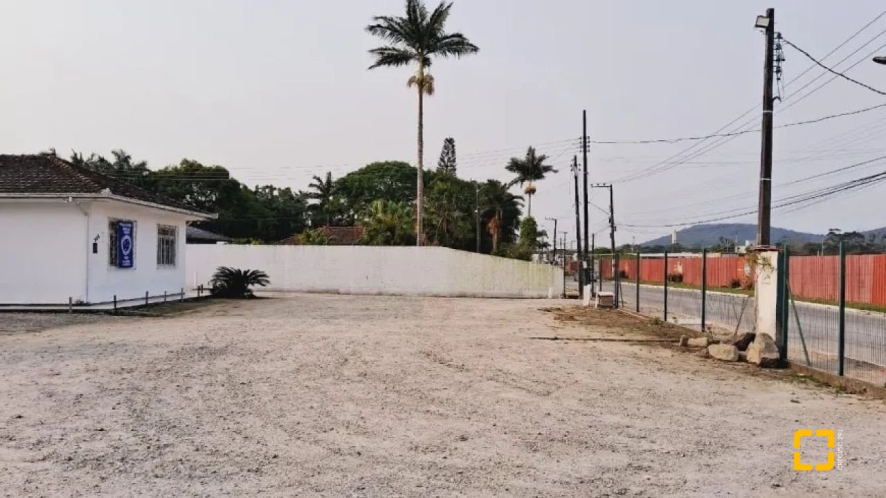 Terreno com 5275m², no bairro Forquilhas em São José