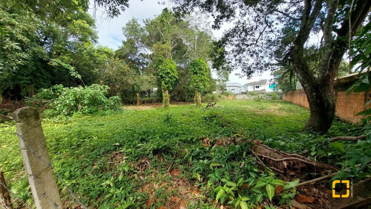 Terreno com 747m², no bairro Campeche em Florianópolis