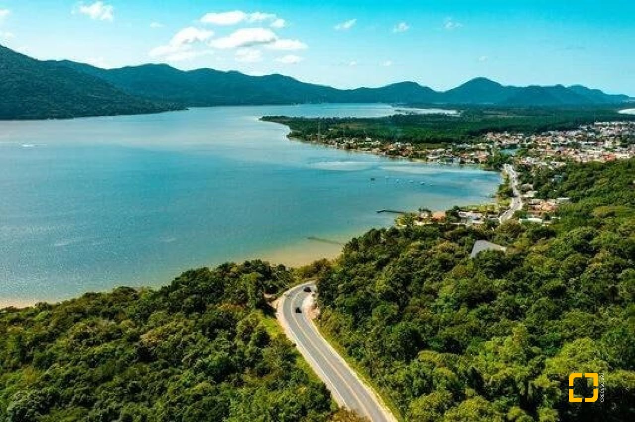 Terreno com 747m², no bairro Campeche em Florianópolis