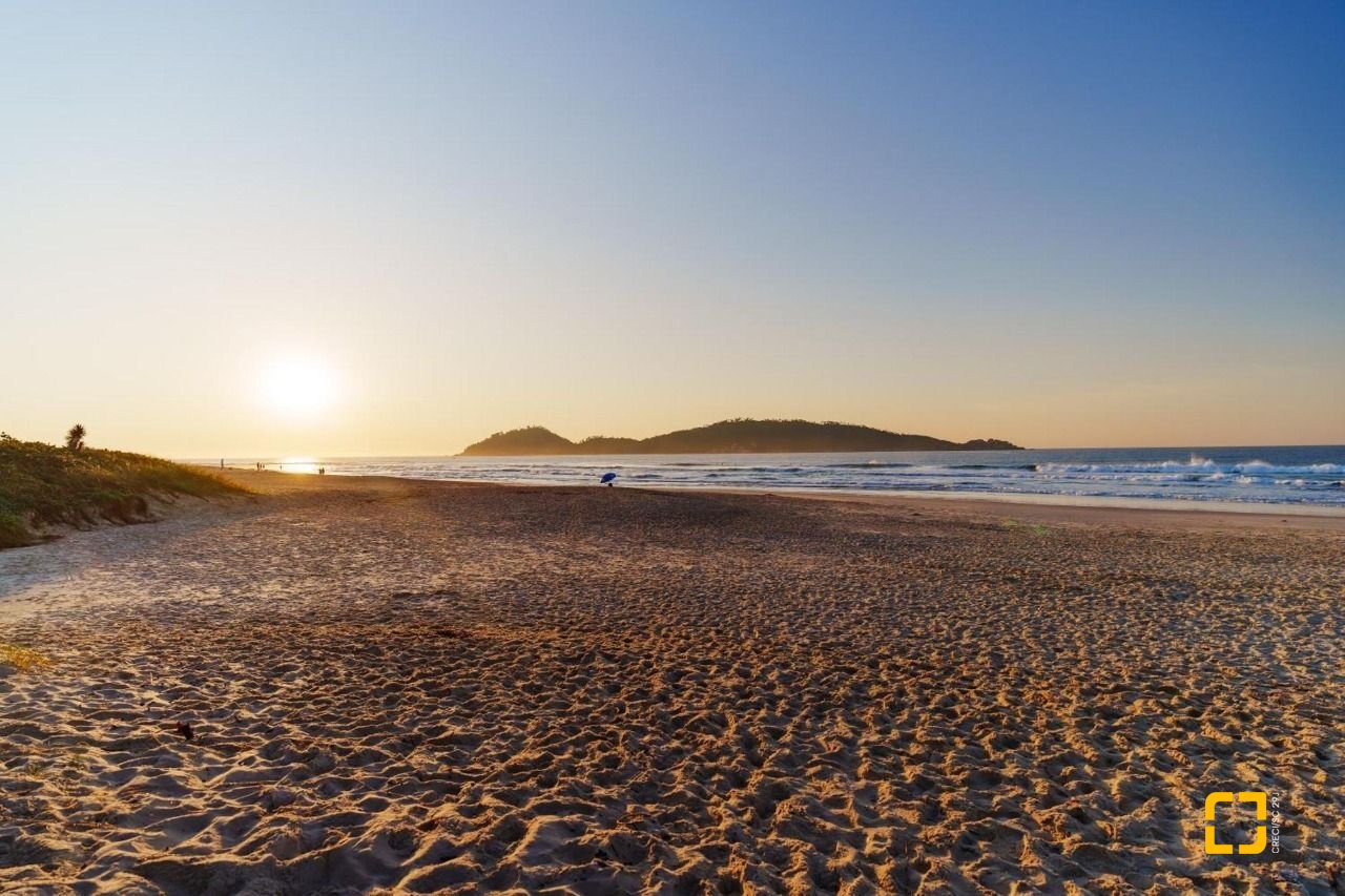 Terreno com 747m², no bairro Campeche em Florianópolis