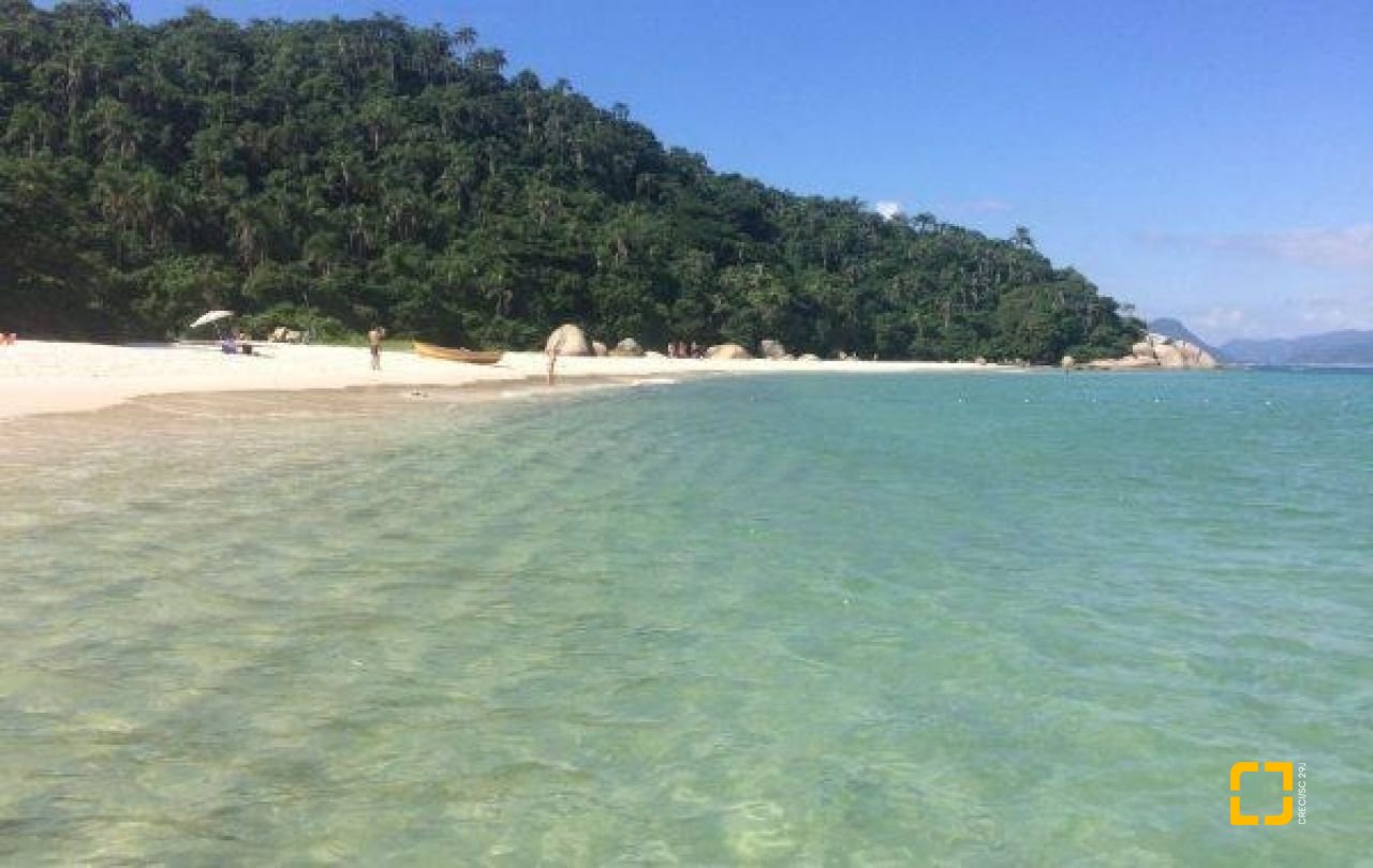 Terreno com 747m², no bairro Campeche em Florianópolis