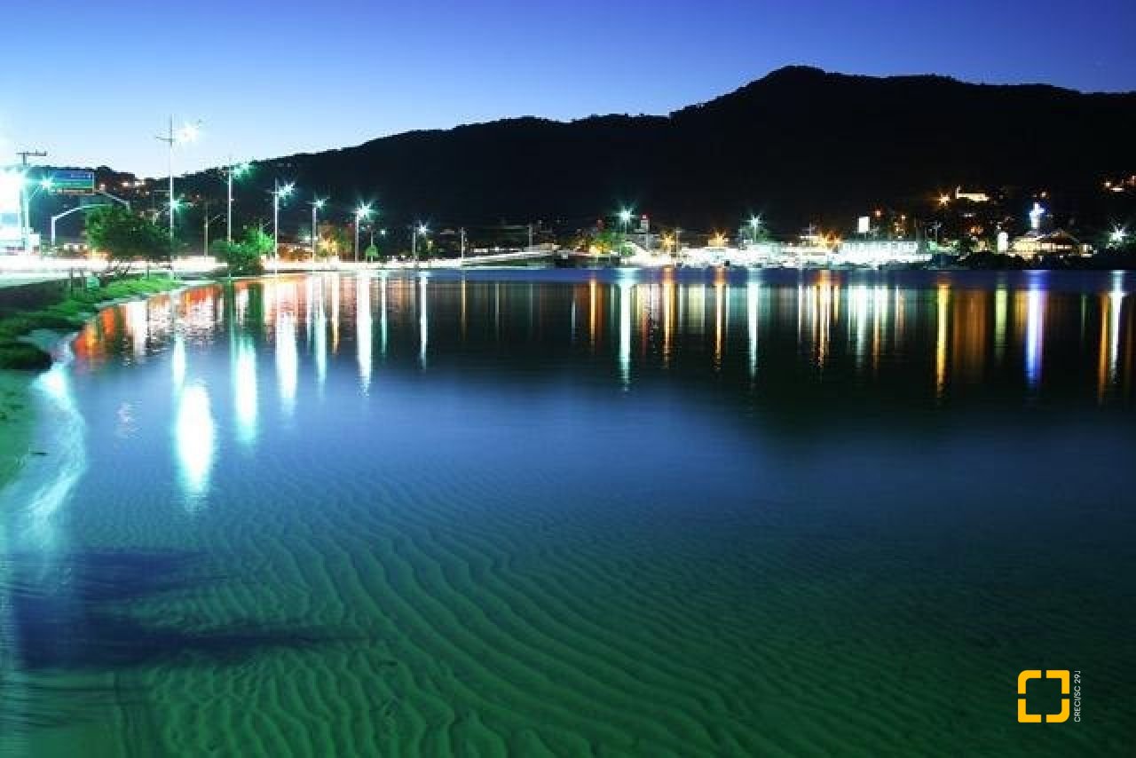 Terreno com 747m², no bairro Campeche em Florianópolis