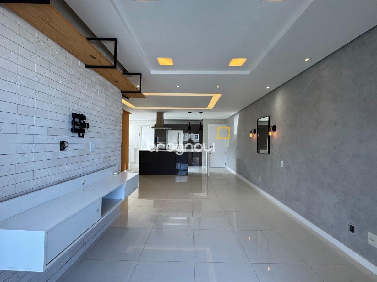 Apartamento com 81m², 2 quartos (sendo 1 suíte), 2 garagens, no bairro Itacorubi em Florianópolis
