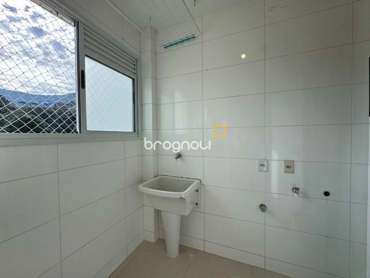 Apartamento com 81m², 2 quartos (sendo 1 suíte), 2 garagens, no bairro Itacorubi em Florianópolis