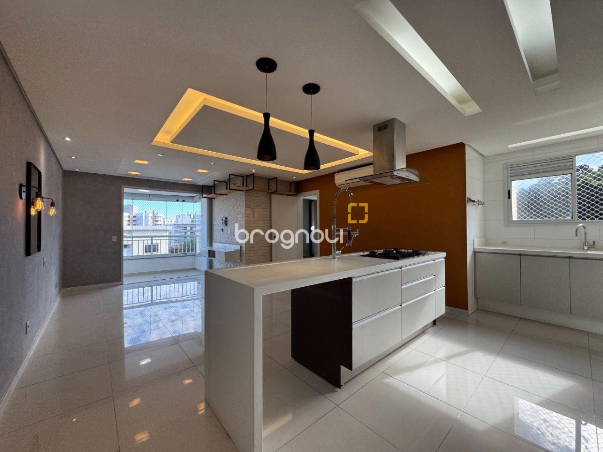 Apartamento com 81m², 2 quartos (sendo 1 suíte), 2 garagens, no bairro Itacorubi em Florianópolis