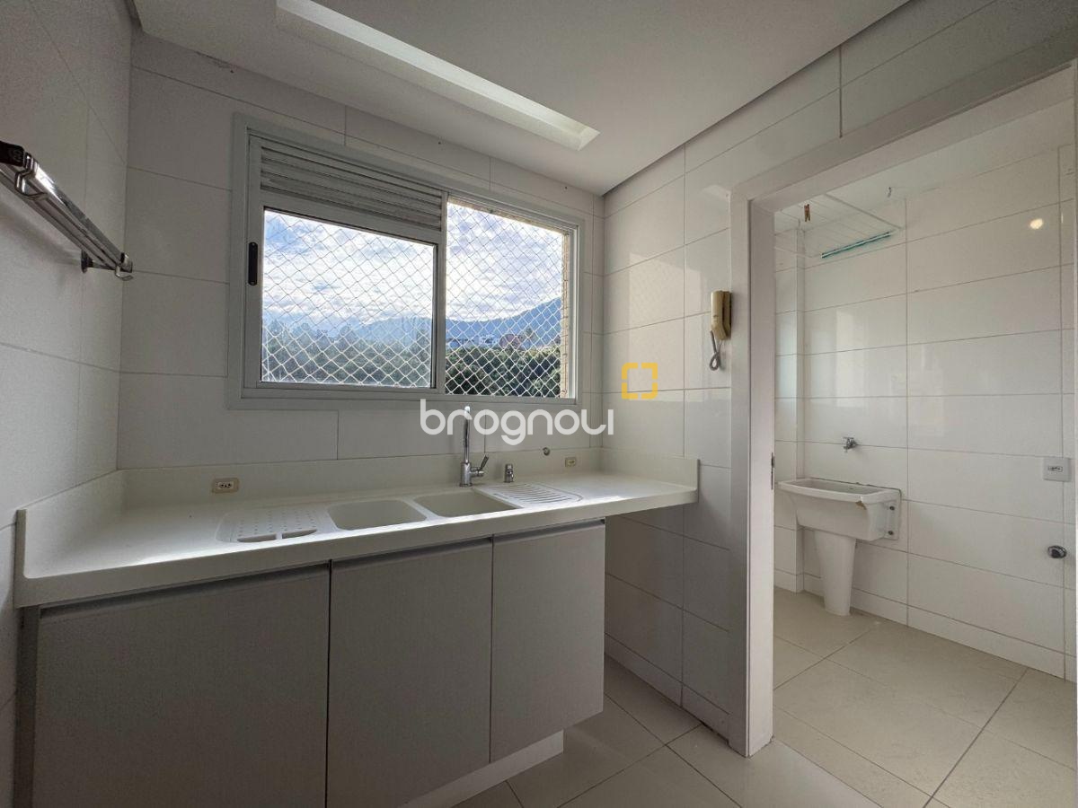 Apartamento com 81m², 2 quartos (sendo 1 suíte), 2 garagens, no bairro Itacorubi em Florianópolis