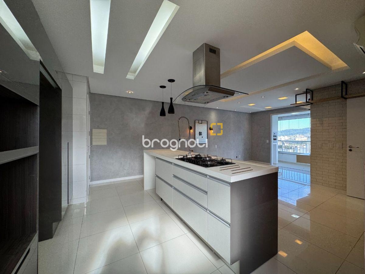 Apartamento com 81m², 2 quartos (sendo 1 suíte), 2 garagens, no bairro Itacorubi em Florianópolis