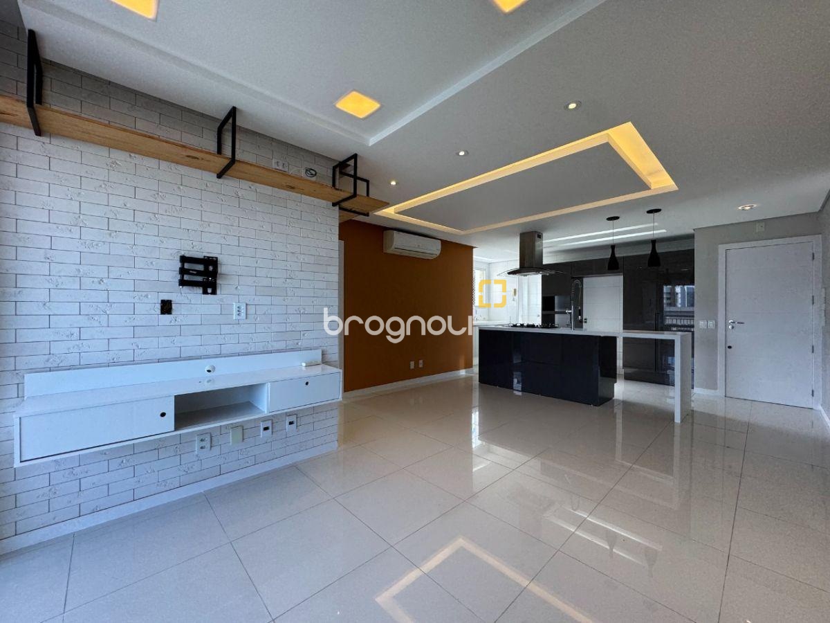 Apartamento com 81m², 2 quartos (sendo 1 suíte), 2 garagens, no bairro Itacorubi em Florianópolis