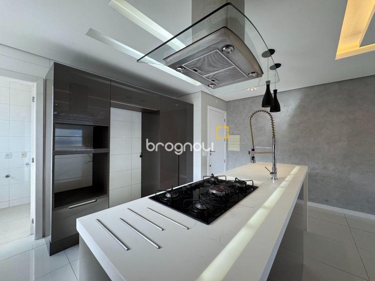 Apartamento com 81m², 2 quartos (sendo 1 suíte), 2 garagens, no bairro Itacorubi em Florianópolis