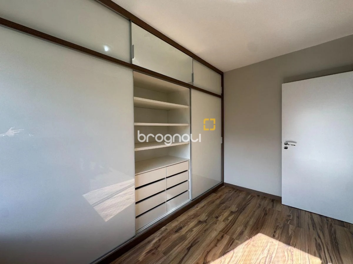 Apartamento com 81m², 2 quartos (sendo 1 suíte), 2 garagens, no bairro Itacorubi em Florianópolis