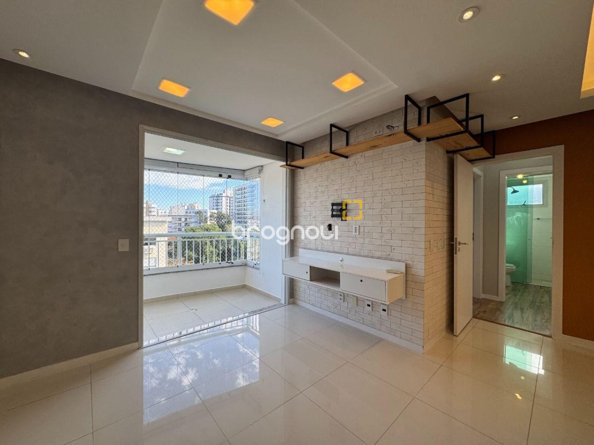 Apartamento com 81m², 2 quartos (sendo 1 suíte), 2 garagens, no bairro Itacorubi em Florianópolis