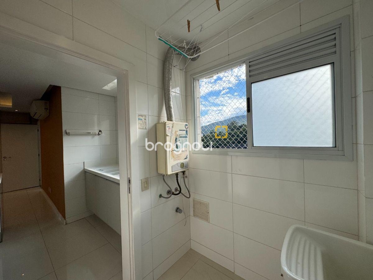 Apartamento com 81m², 2 quartos (sendo 1 suíte), 2 garagens, no bairro Itacorubi em Florianópolis