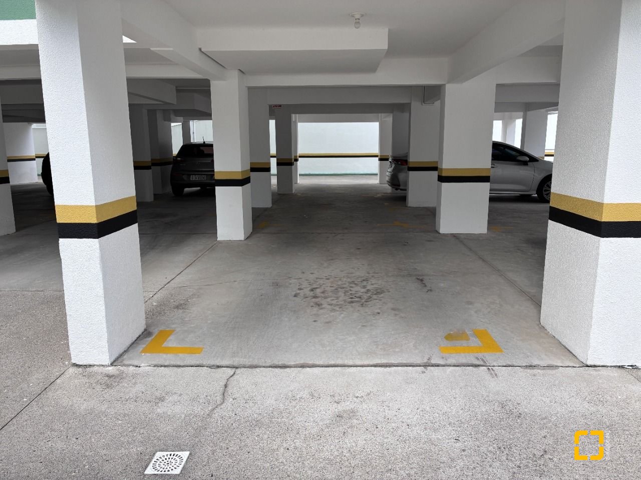 Apartamento com 71m², 2 quartos (sendo 1 suíte), 2 garagens, no bairro Itacorubi em Florianópolis