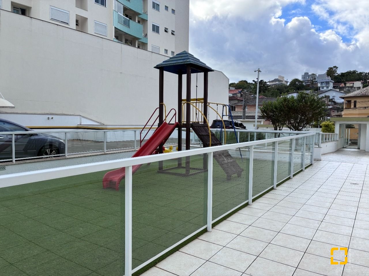 Apartamento com 71m², 2 quartos (sendo 1 suíte), 2 garagens, no bairro Itacorubi em Florianópolis