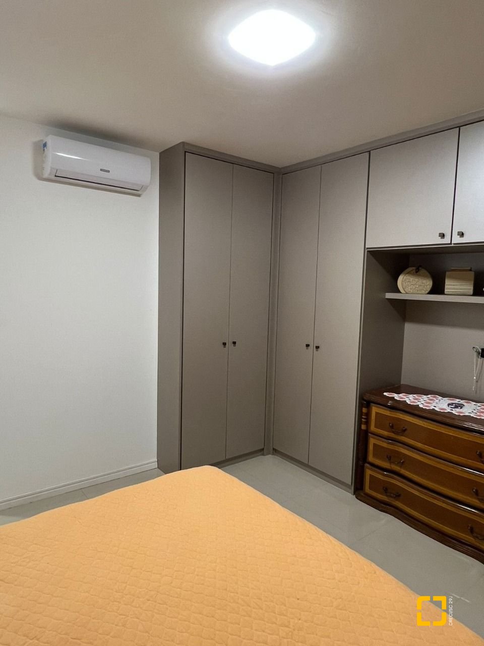 Apartamento com 120m², 3 quartos (sendo 1 suíte), 2 garagens, no bairro Centro em Palhoça