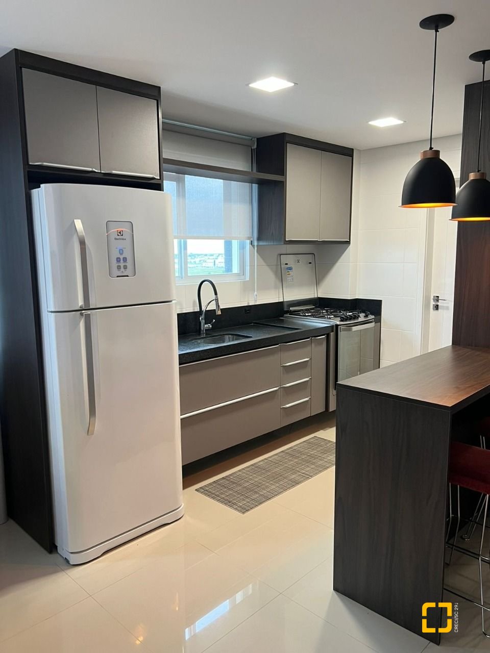 Apartamento com 120m², 3 quartos (sendo 1 suíte), 2 garagens, no bairro Centro em Palhoça