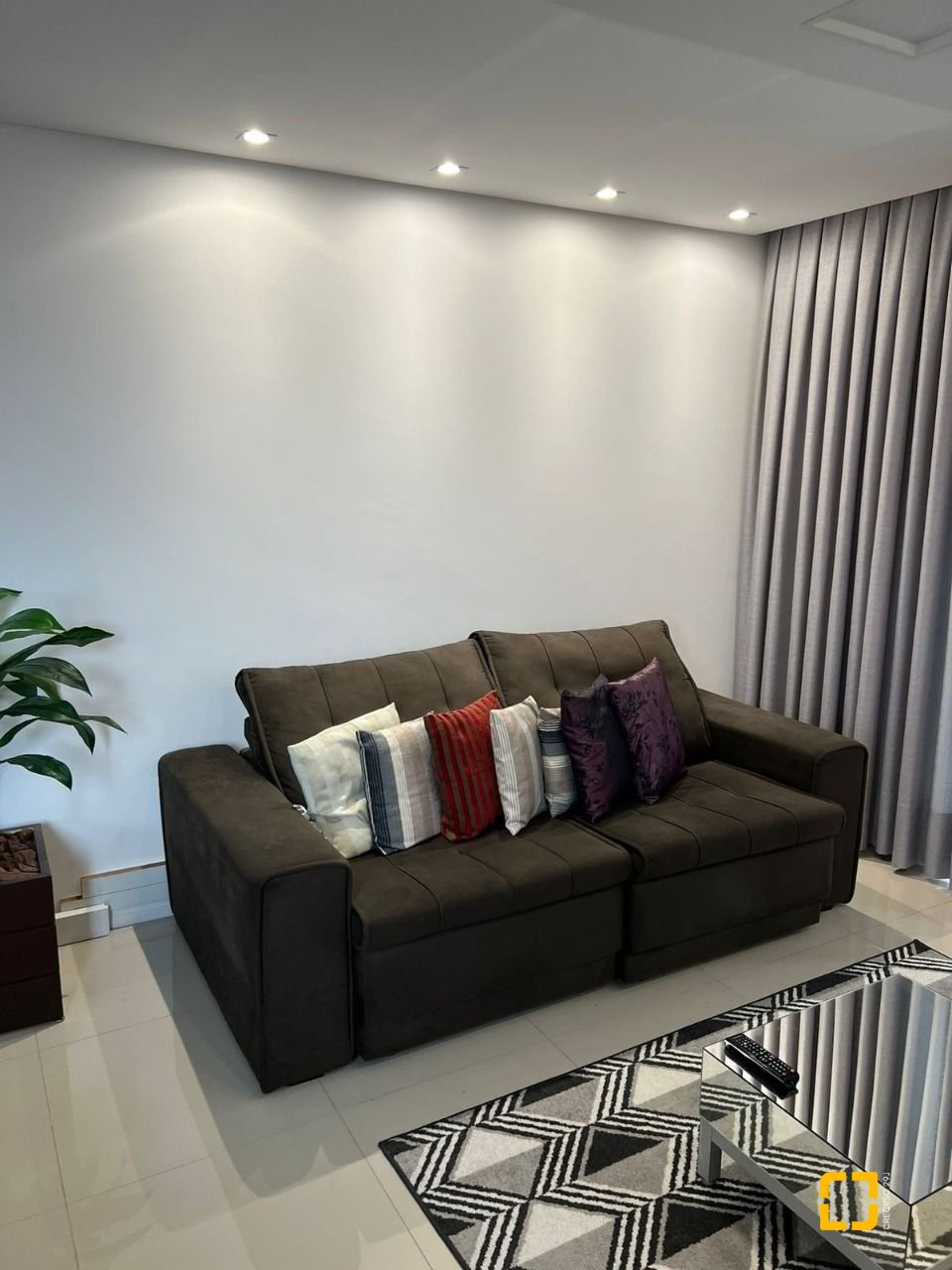 Apartamento com 120m², 3 quartos (sendo 1 suíte), 2 garagens, no bairro Centro em Palhoça