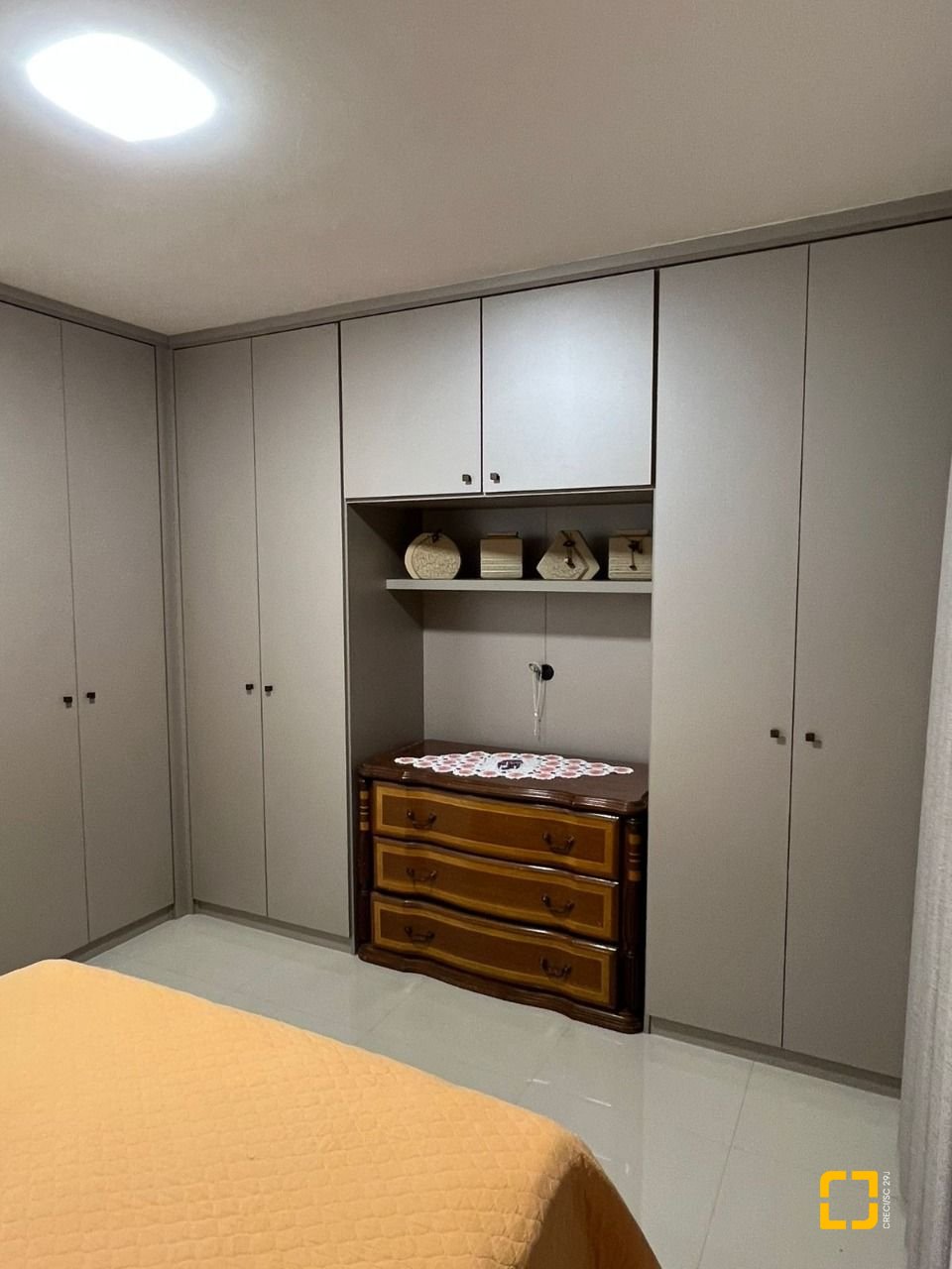 Apartamento com 120m², 3 quartos (sendo 1 suíte), 2 garagens, no bairro Centro em Palhoça