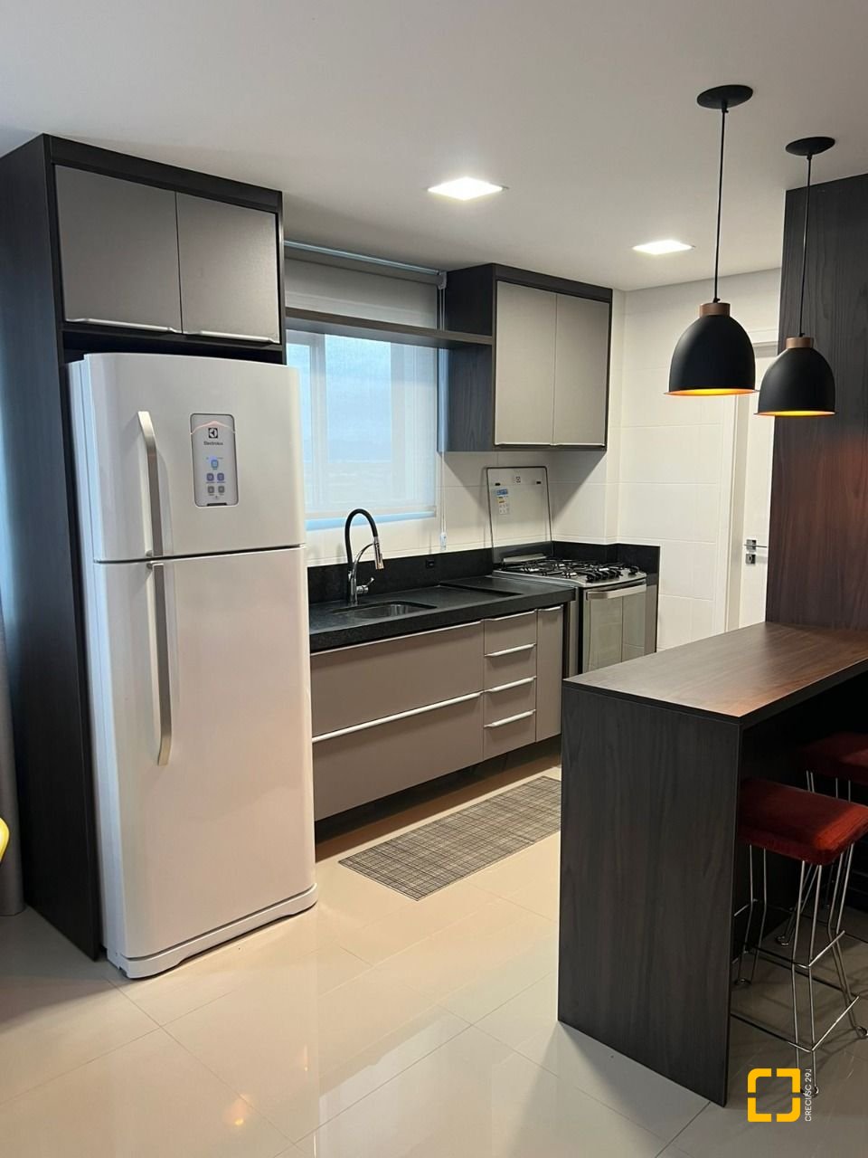 Apartamento com 120m², 3 quartos (sendo 1 suíte), 2 garagens, no bairro Centro em Palhoça